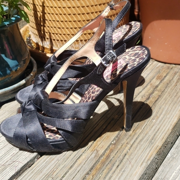 BETSEY JOHNSON Wisdom Knotted Sandal - Picture 4 of 7